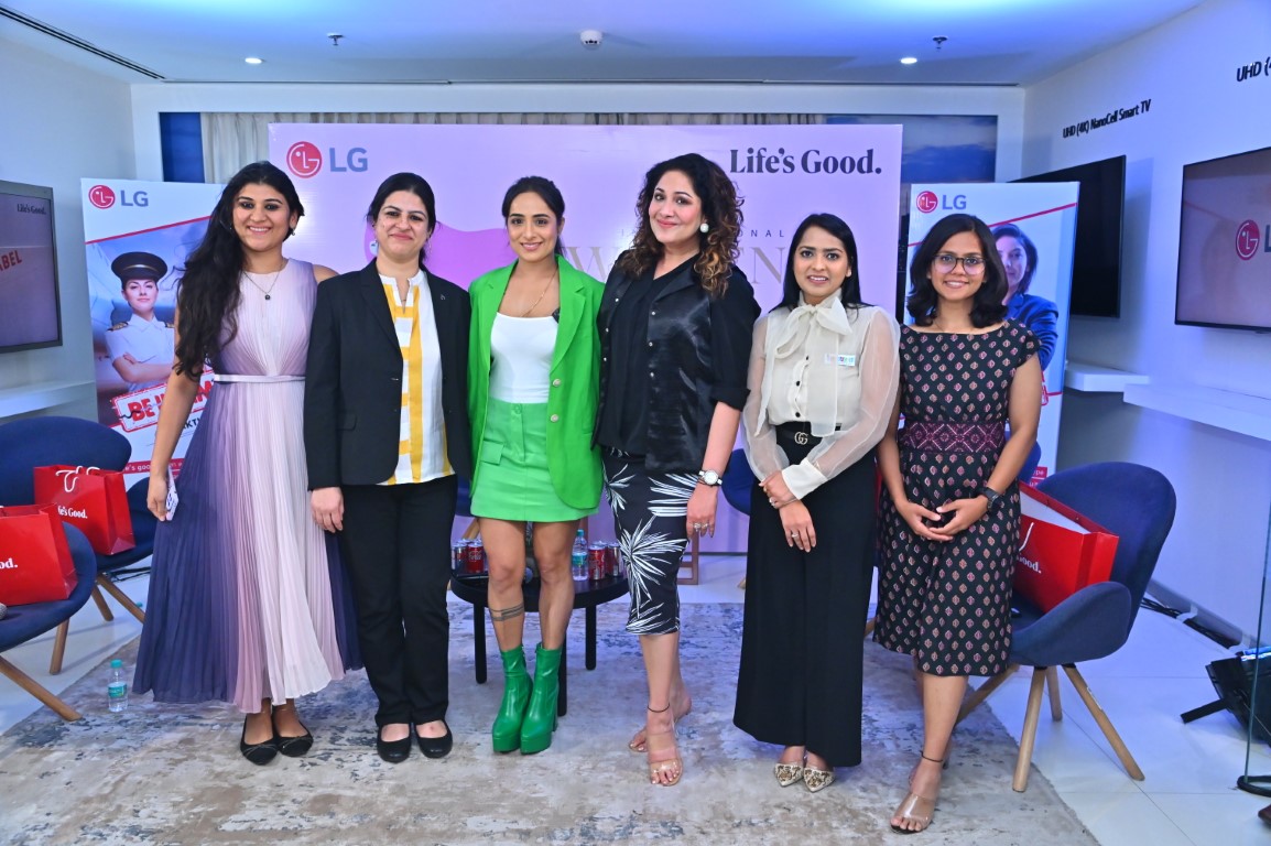 Image 1 - (R-L) Priyanka Mohite Mangesh, Sneha Rathor Khandelwal, Barkha Kaul, Shweta Mehta, Shikha Khushu and Sneha Sharma
